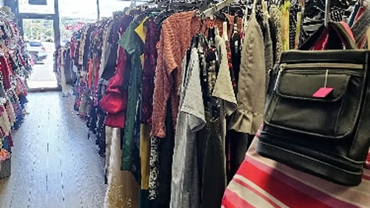 Consignment store in Clarence, New York: 2 Good 2 Be Threw