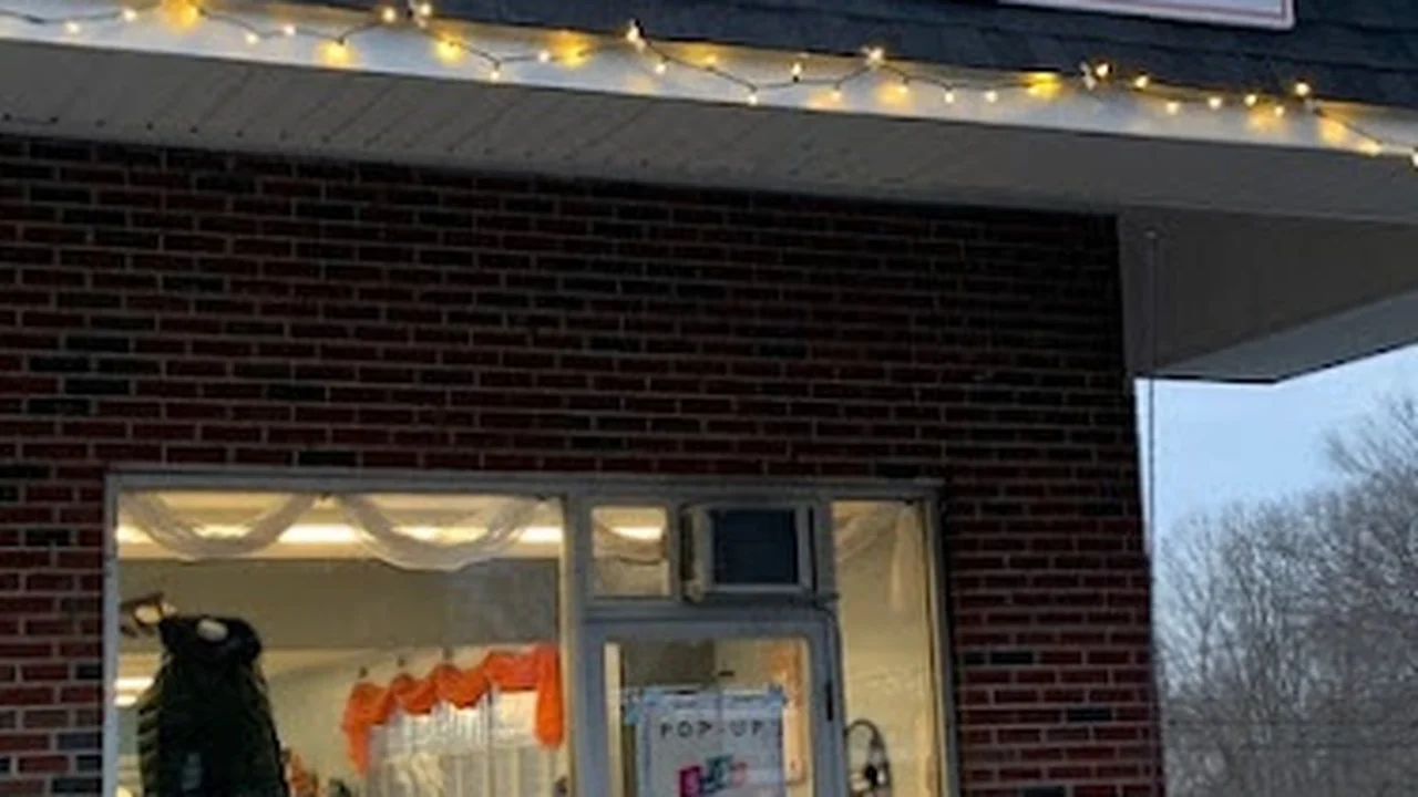 Consignment store in Ledyard, Connecticut: 2Gals Resale Therapy
