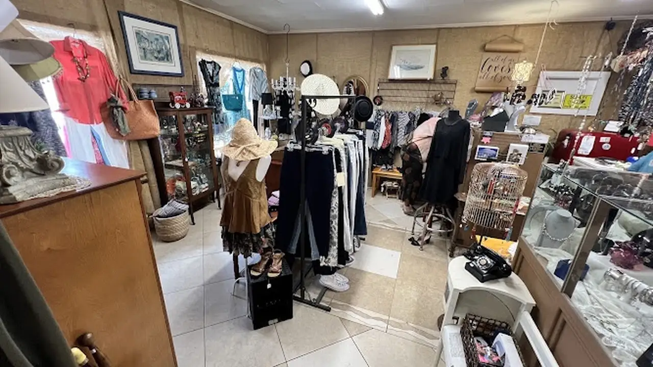 Consignment store in Mt Shasta, California: 2nd Chance Consigments