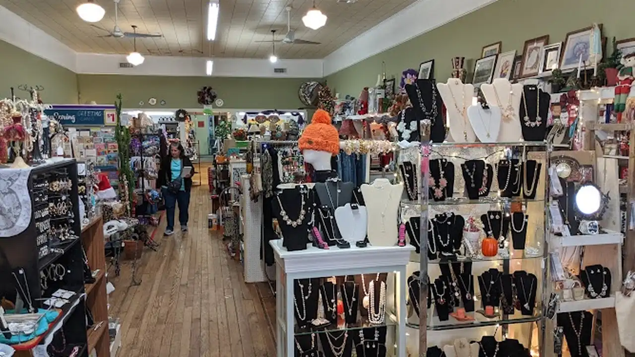 Consignment store in Kershaw, South Carolina: 2nd Chance Consignment & Crafts