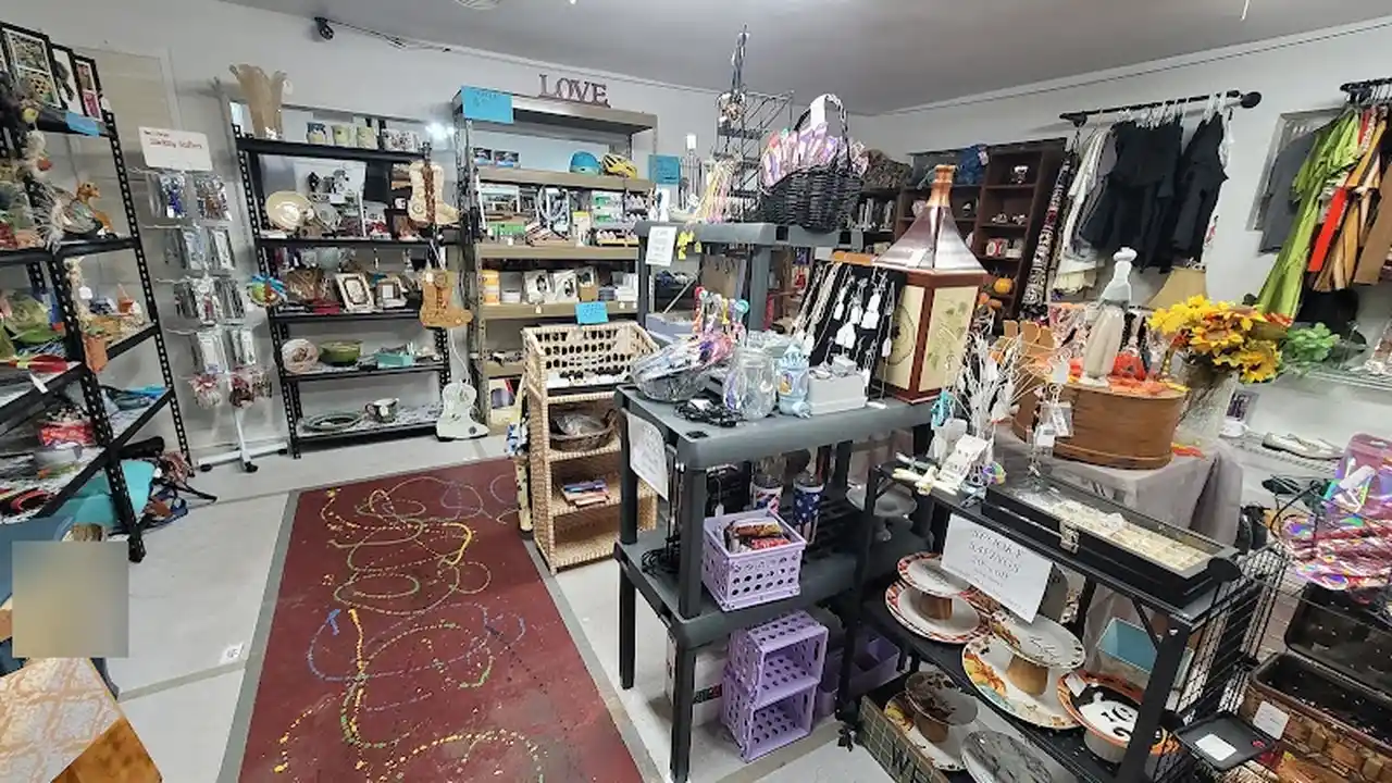 Consignment store in Peoria, Arizona: 2nd Chance Indoor Flea Market