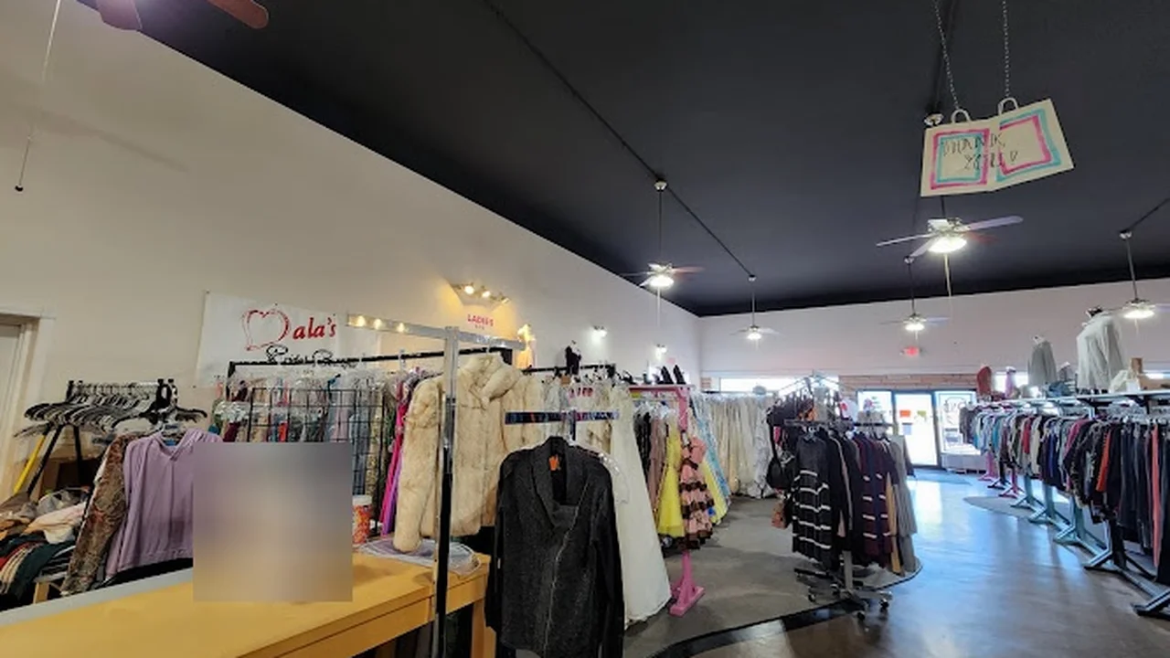 Consignment store in Osage Beach, Missouri: 2nd Closet