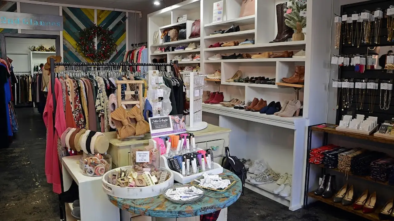 Consignment store in Sanford, North Carolina: 2nd Glances Consignment