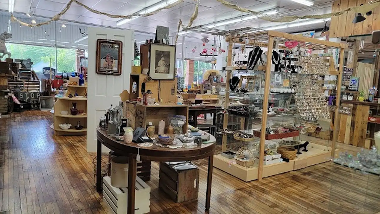 Consignment store in Leicester, New York: 2nd Time Around Consignment