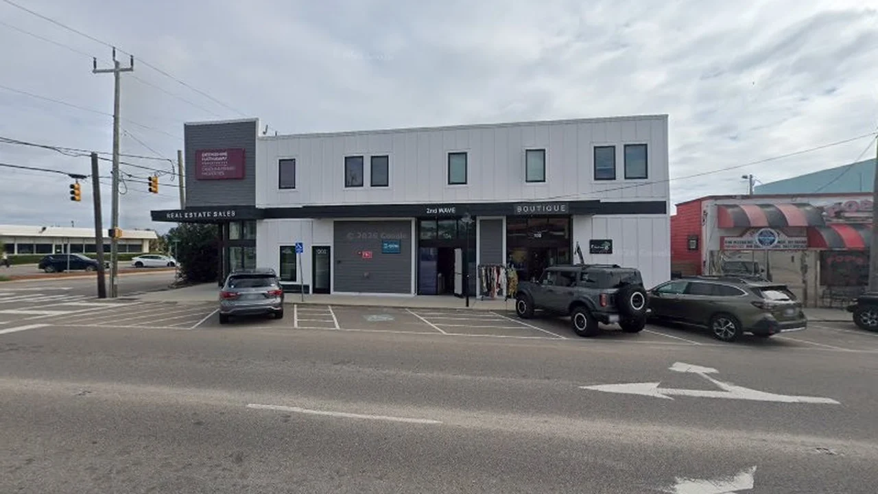 Consignment store in Carolina Beach, North Carolina: 2nd Wave Upscale Consignment Shop