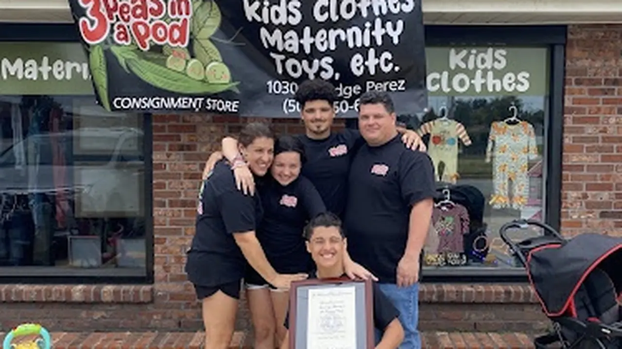 Consignment store in Chalmette, Louisiana: 3 peas in a pod