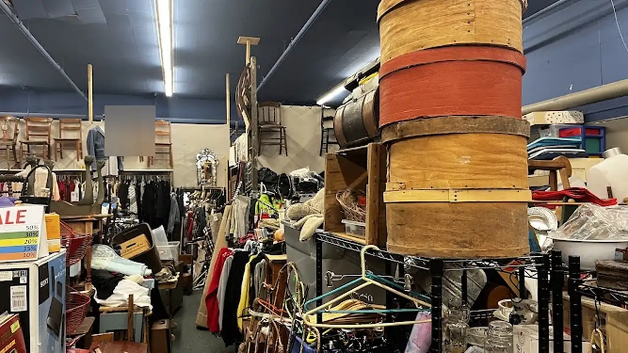 Consignment store in St Johnsbury, Vermont: 443 Consignment