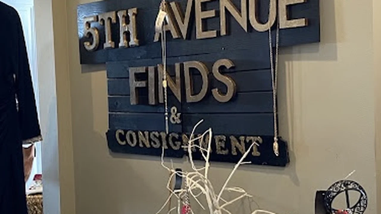 Consignment store in Pottstown, Pennsylvania: 5th Avenue Finds & Consignment