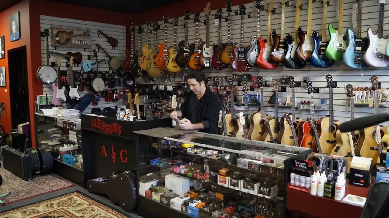 Consignment store in Drexel Hill, Pennsylvania: A & G Music Center