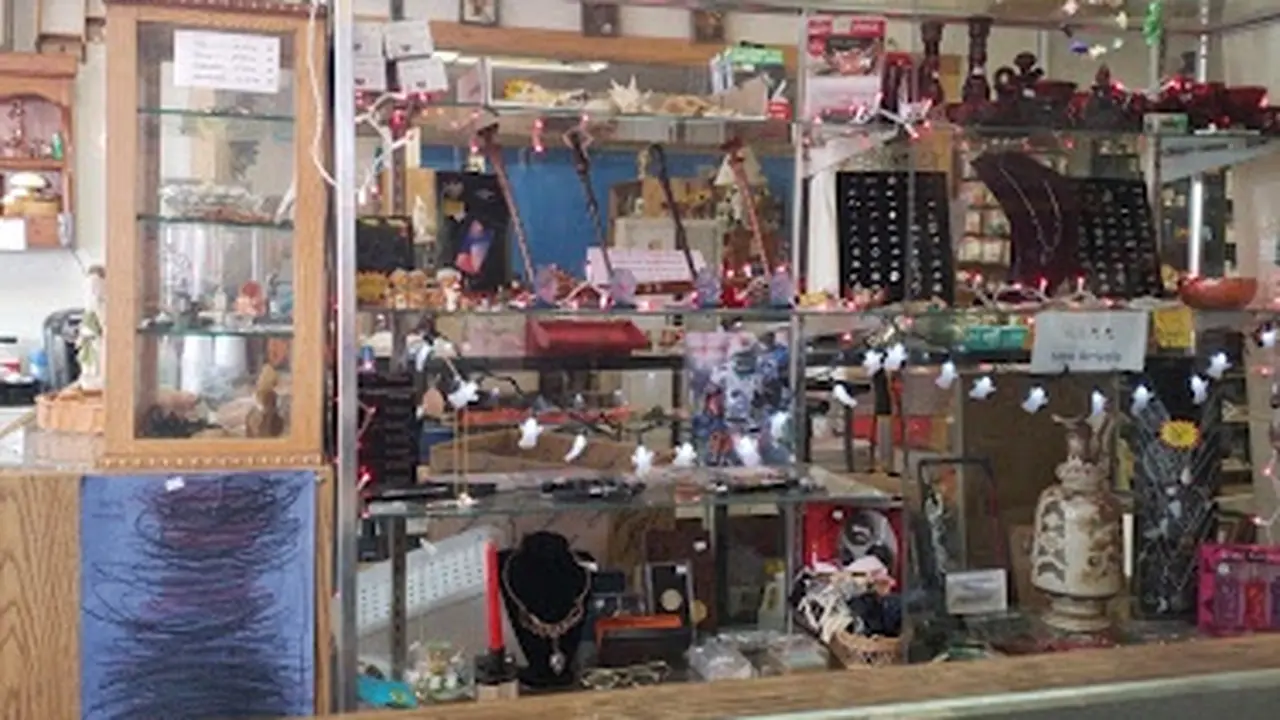 Consignment store in Colby, Kansas: A-Z Flea Market