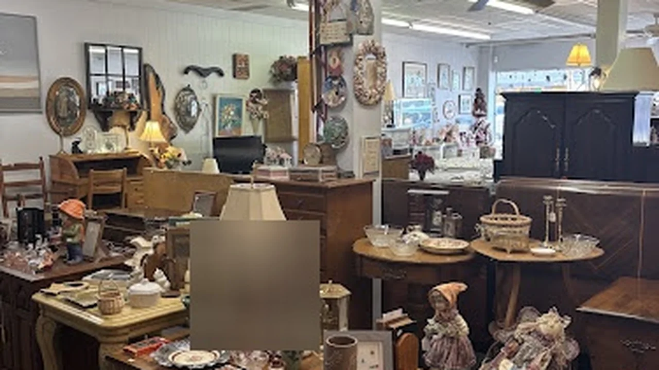 Consignment store in Waverly, New York: A2Z Used Furniture and More