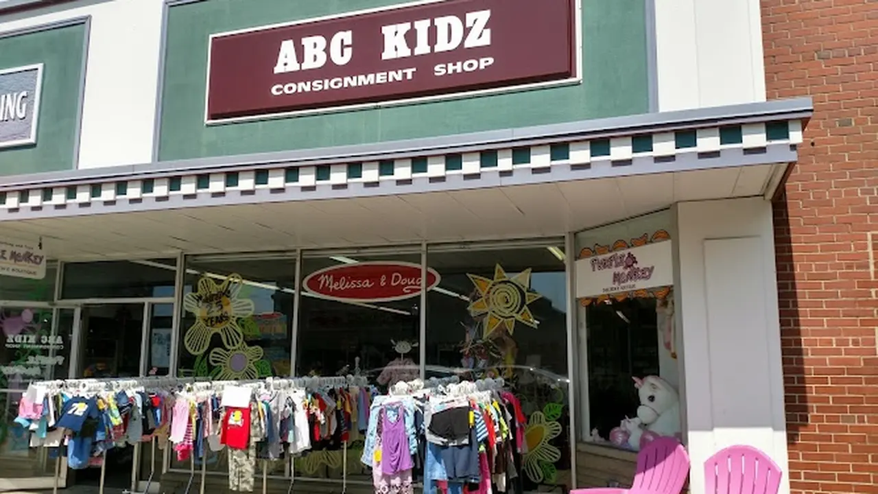 Consignment store in Ludington, Michigan: Abc Kidz and Purple Monkey