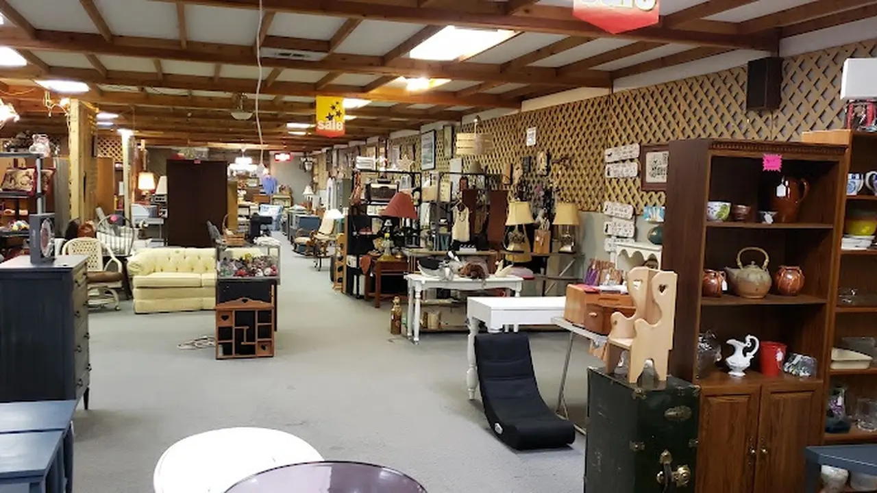 Consignment store in Springfield, Illinois: Abe's Tradin' Post