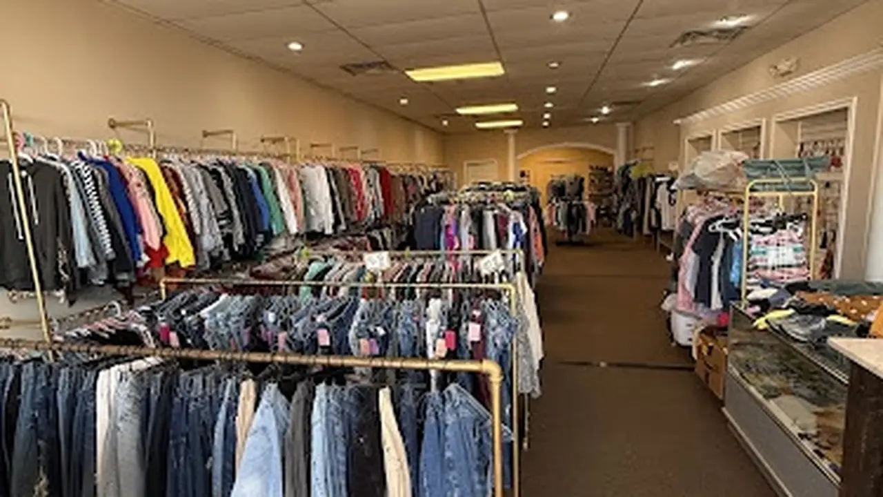 Consignment store in Glasgow, Kentucky: Abram’s Creek Resale Shoppe