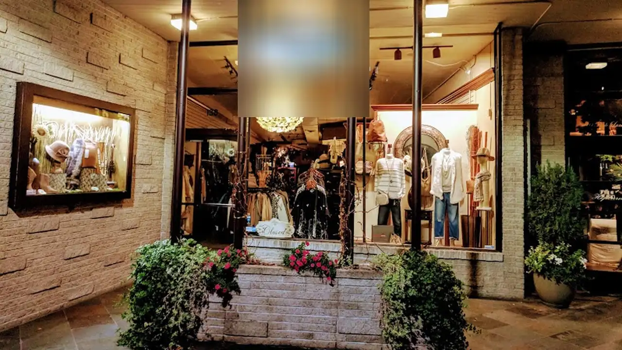 Consignment store in Kirkland, Washington: Absolutely Fabulous