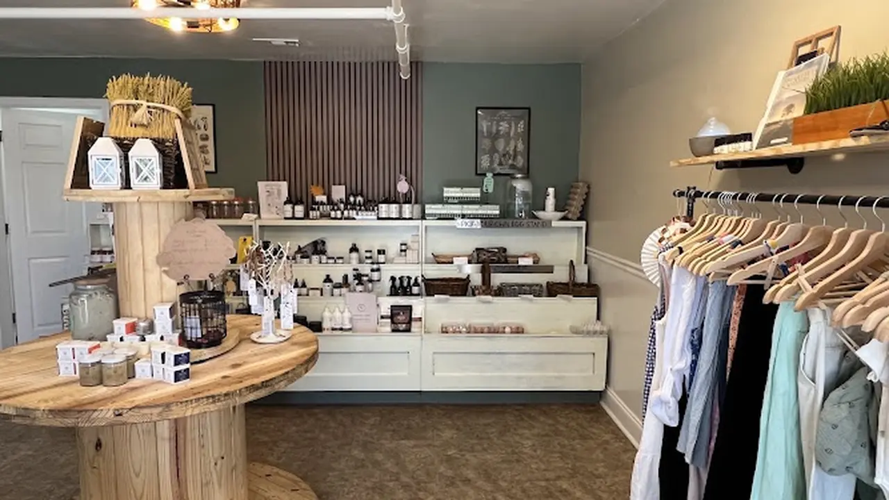 Consignment store in Spring Hill, Tennessee: Abundant Provisions Wellness Market and Mercantile