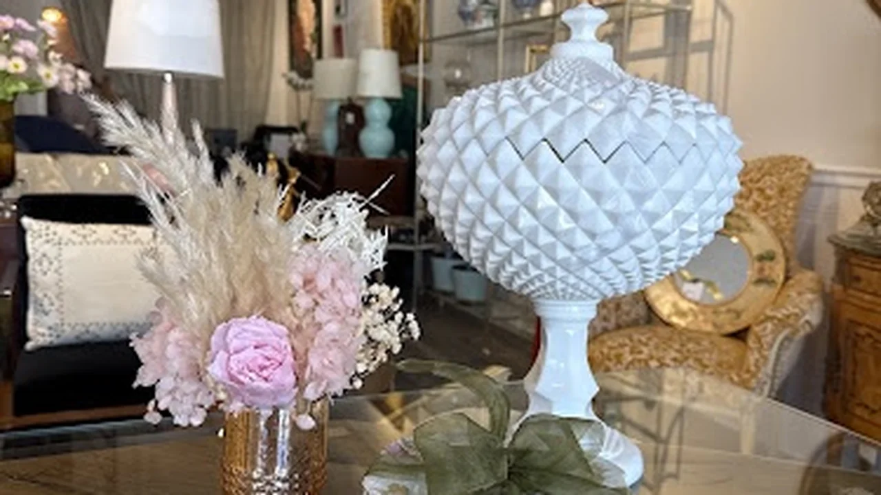 Consignment store in Locust Valley, New York: Accentiques by Camille