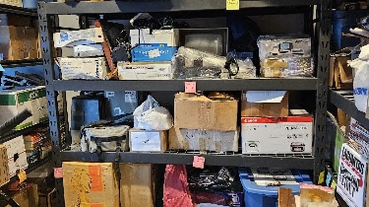 Consignment store in Wood Village, Oregon: Adam’s Auctions