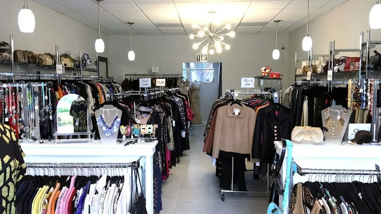 Consignment store in Delray Beach, Florida: Affluent Finds