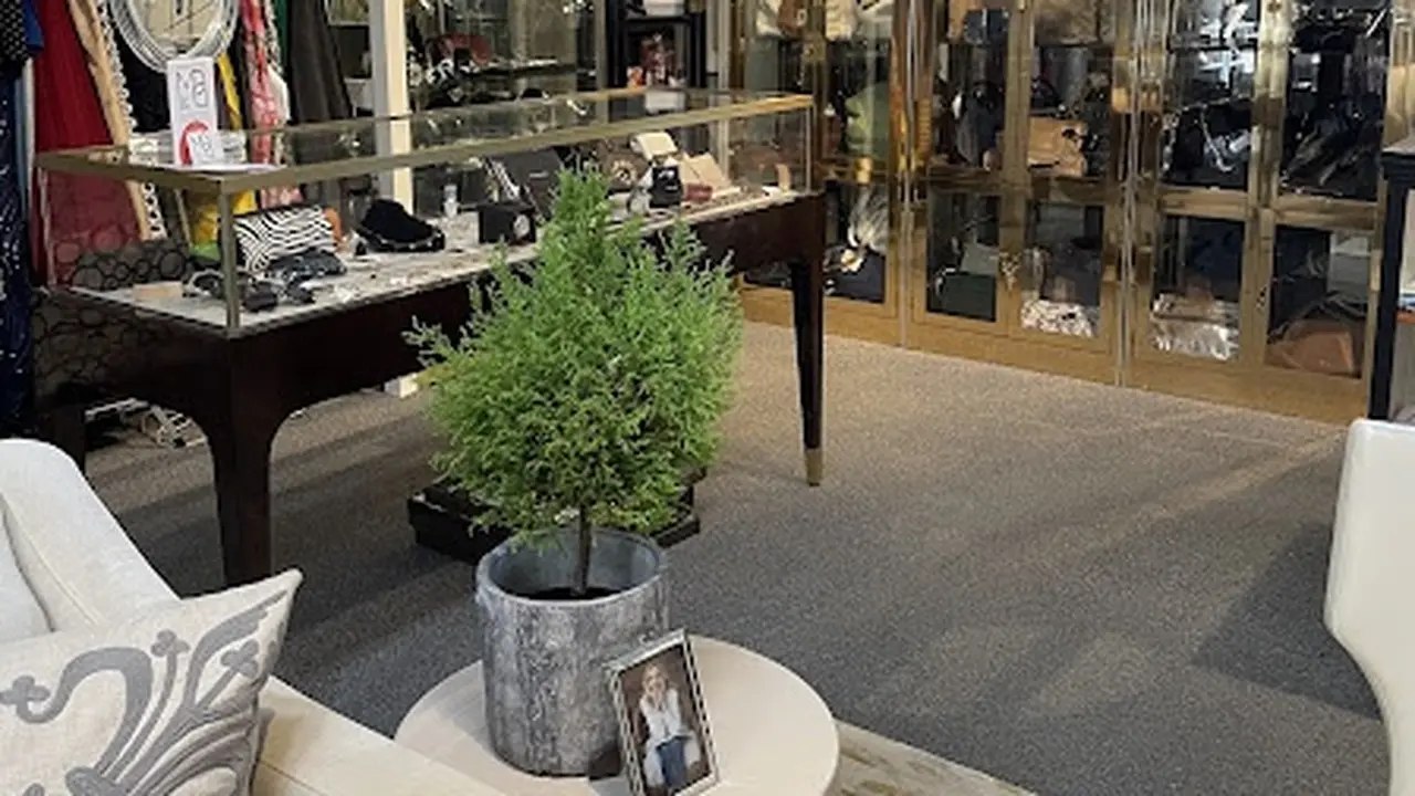 Consignment store in Menlo Park, California: afterwards