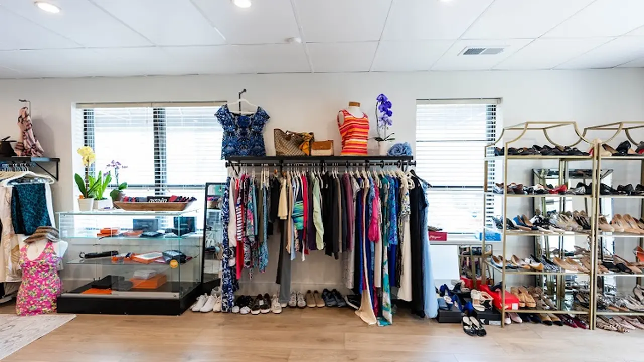 Consignment store in McLean, Virginia: Again Boutiques
