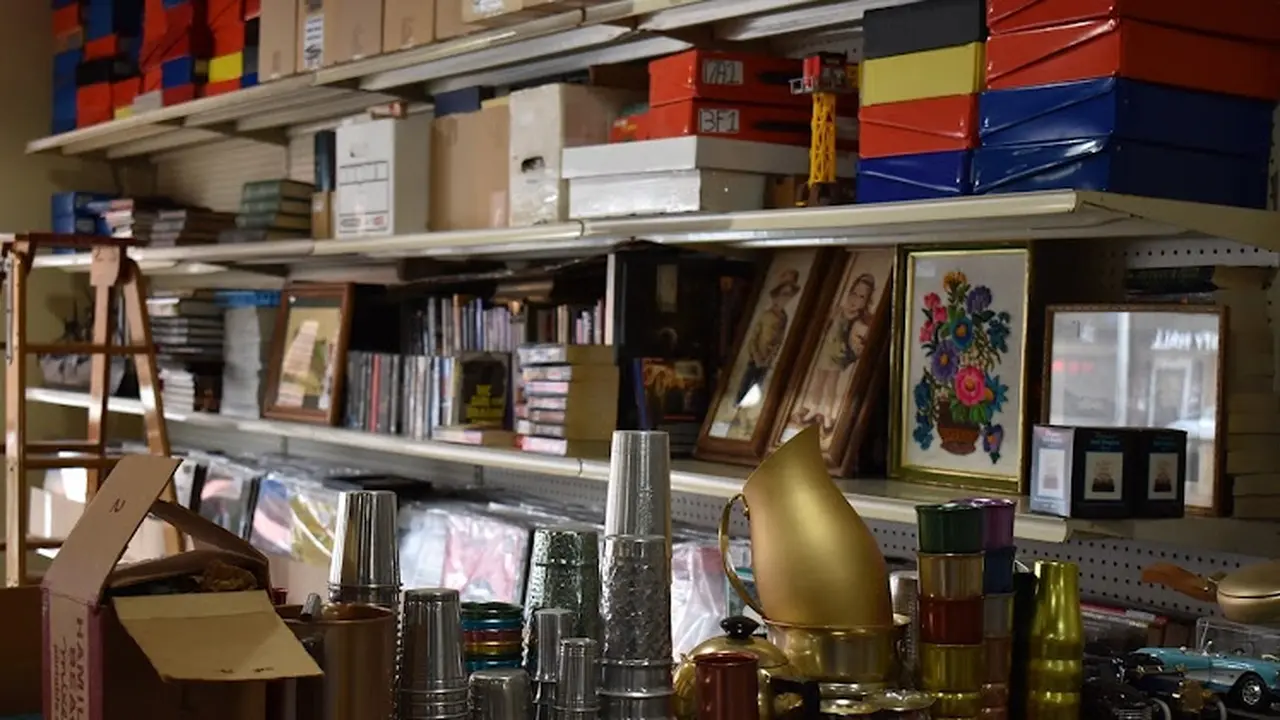 Consignment store in Andale, Kansas: Air Capital Marketplace