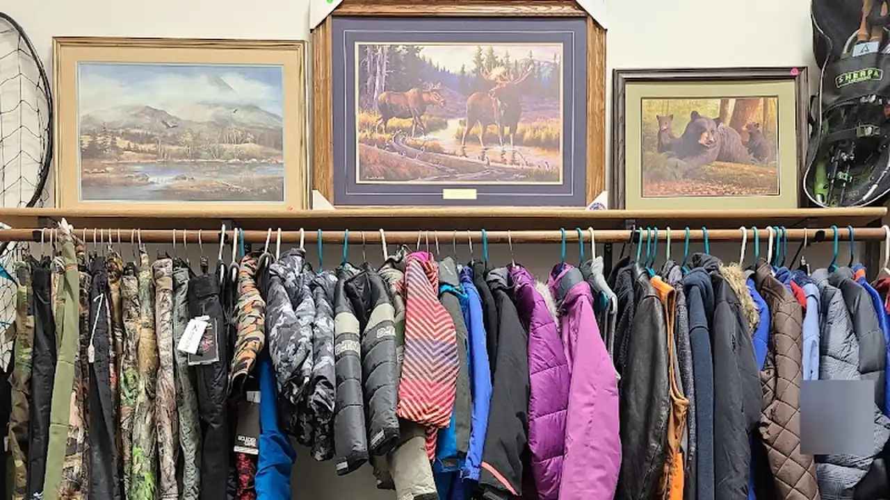 Consignment store in Anchorage, Alaska: Alaska Discount Outfitters