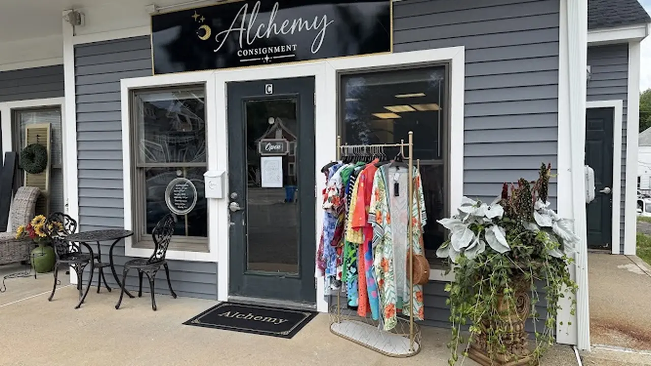 Consignment store in Merrimac, Massachusetts: Alchemy