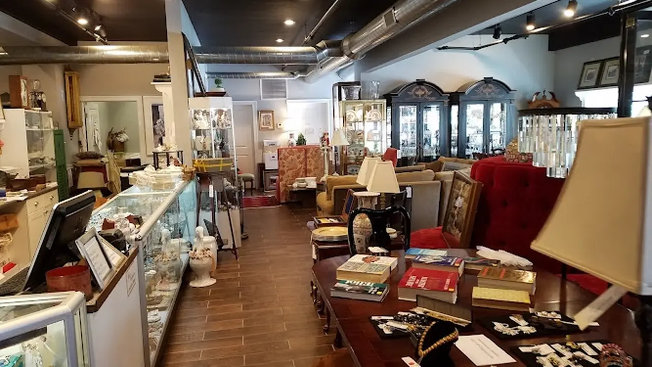 Consignment store in Warren, Rhode Island: Alfred's Consignments