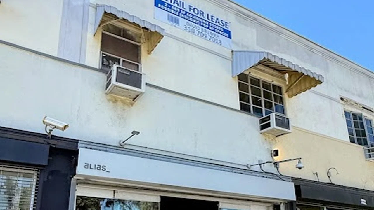 Consignment store in Los Angeles, California: alias Los Angeles