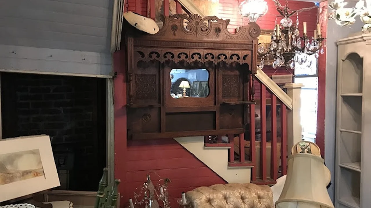 Consignment store in Ridgetop, Tennessee: All About Antiques & Interiors