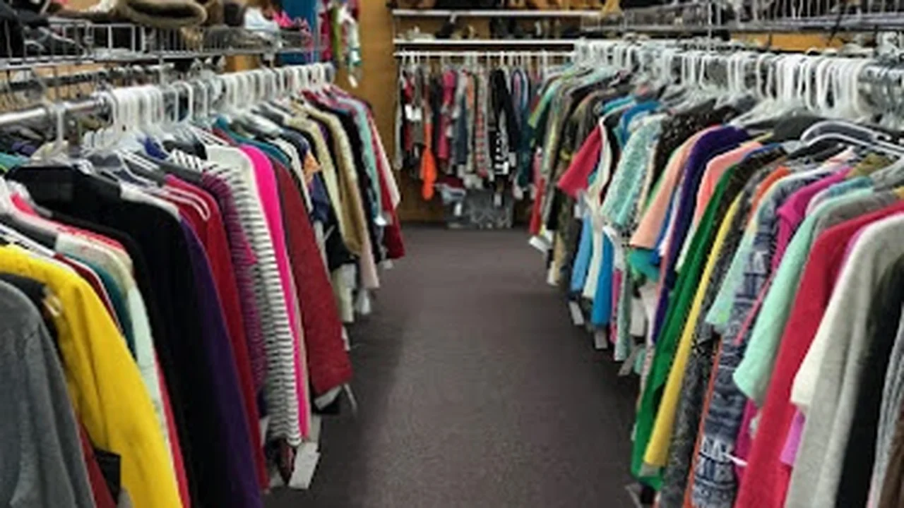 Consignment store in Burnsville, North Carolina: Always Somethin' New