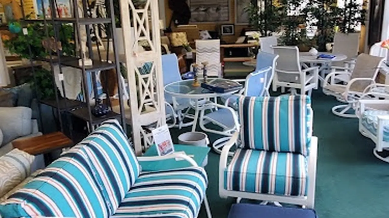 Consignment store in Fernandina Beach, Florida: Amelia's Attic Furniture