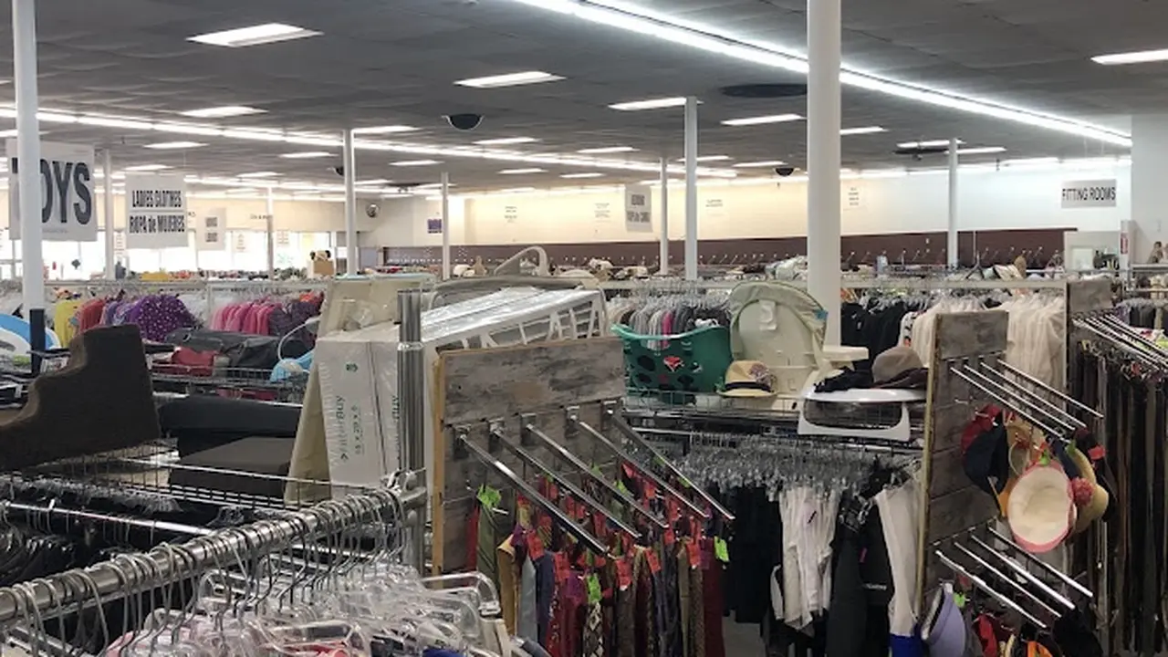 Consignment store in Hollywood, Florida: American Thrift Store Hollywood