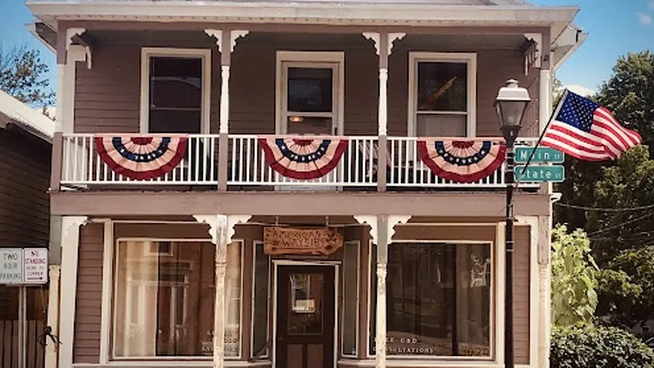 Consignment store in Mumford, New York: American Wayside