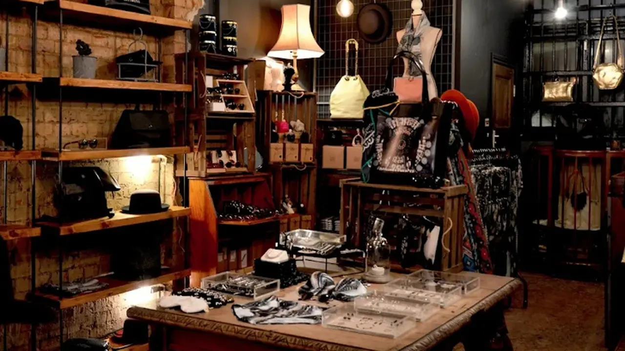 Consignment store in Ashland, Oregon: Americansbuyandsell dot com