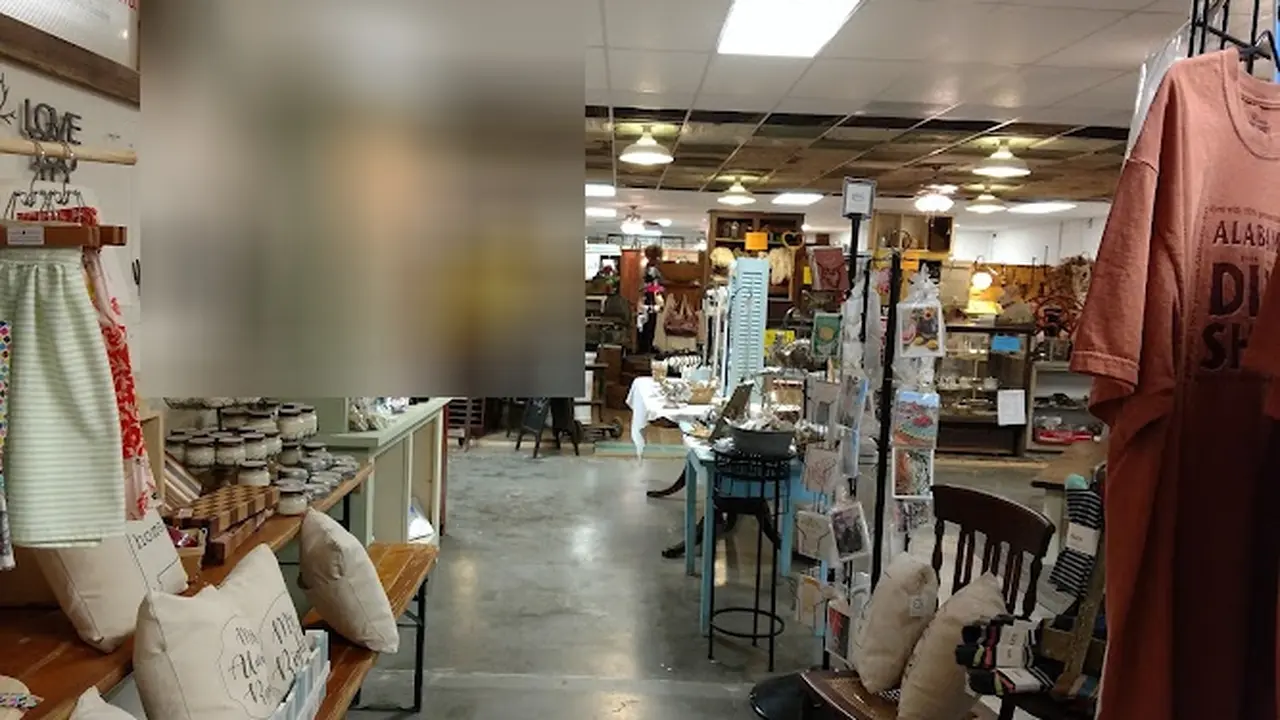 Consignment store in Montgomery, Alabama: Amy's Antique & Flea Mall