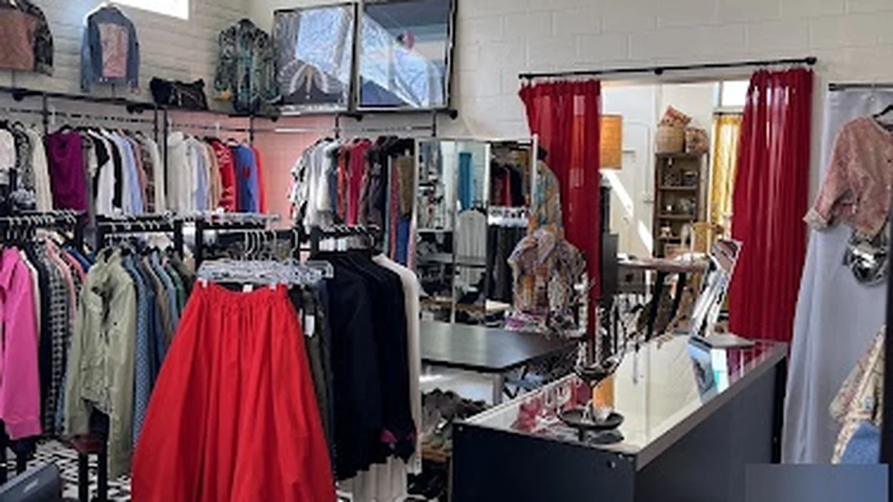 Consignment store in Santa Fe, New Mexico: Ana Casa Dragonfly Consignment