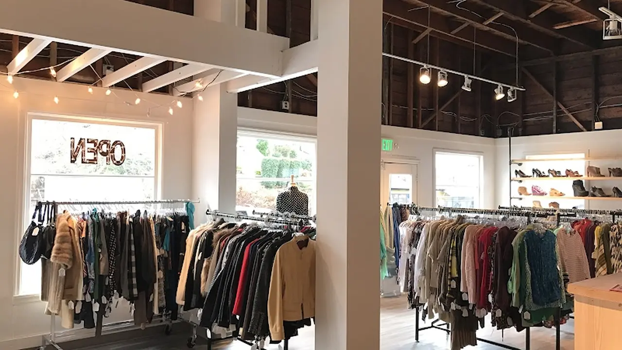 Consignment store in Edmonds, Washington: Anchor Chic Consignment