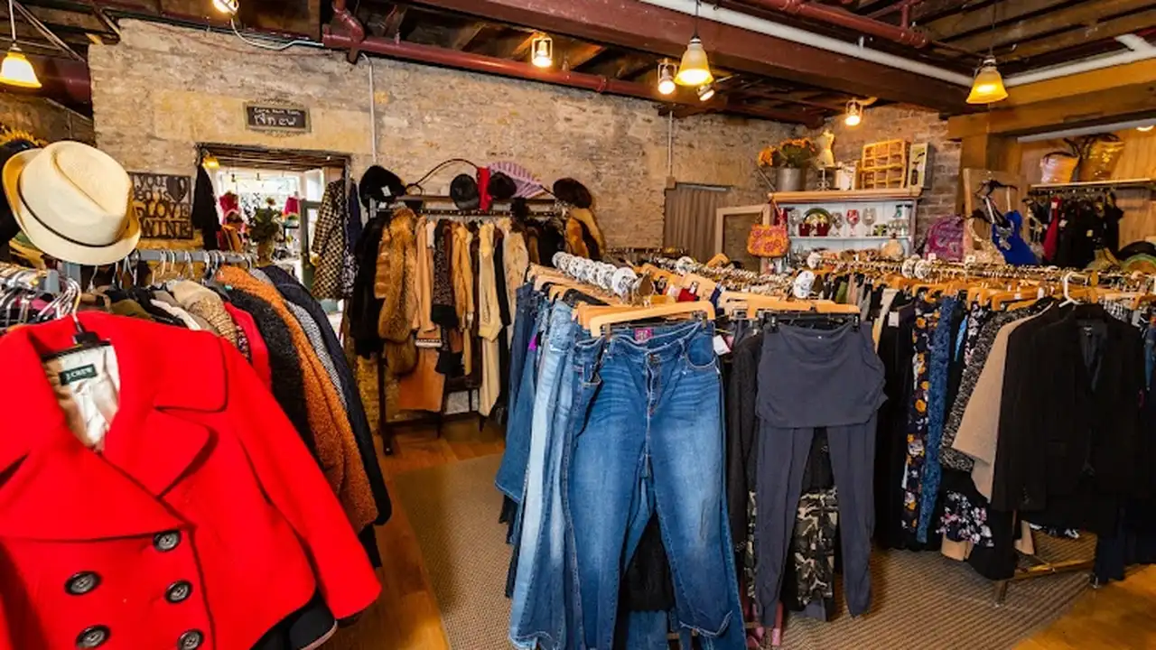Consignment store in Geneva, Illinois: Anew Consignment