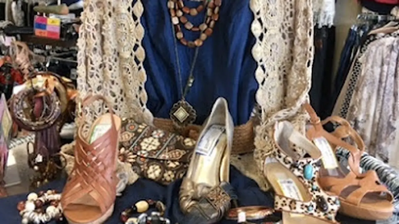 Consignment store in Tomball, Texas: Anew U Ladies Resale