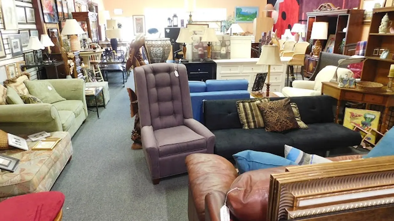 Consignment store in Palm Coast, Florida: Angry Angler Used Furniture