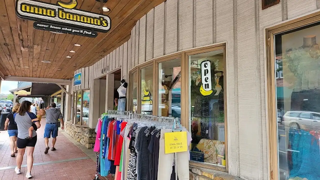 Consignment store in Boone, North Carolina: Anna Banana's Fine Consignment