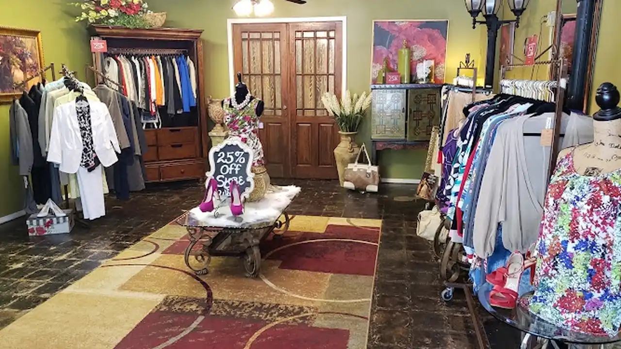 Consignment store in Gulfport, Mississippi: Anna's Closet Upscale Consignments