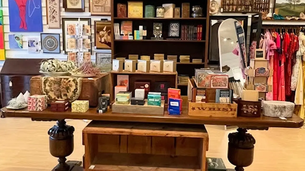 Consignment store in Beacon, New York: Another Door