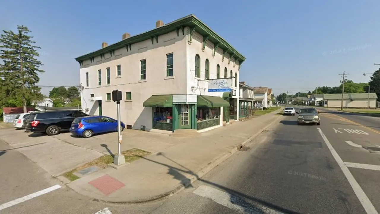 Consignment store in Newark, Ohio: Another Glance