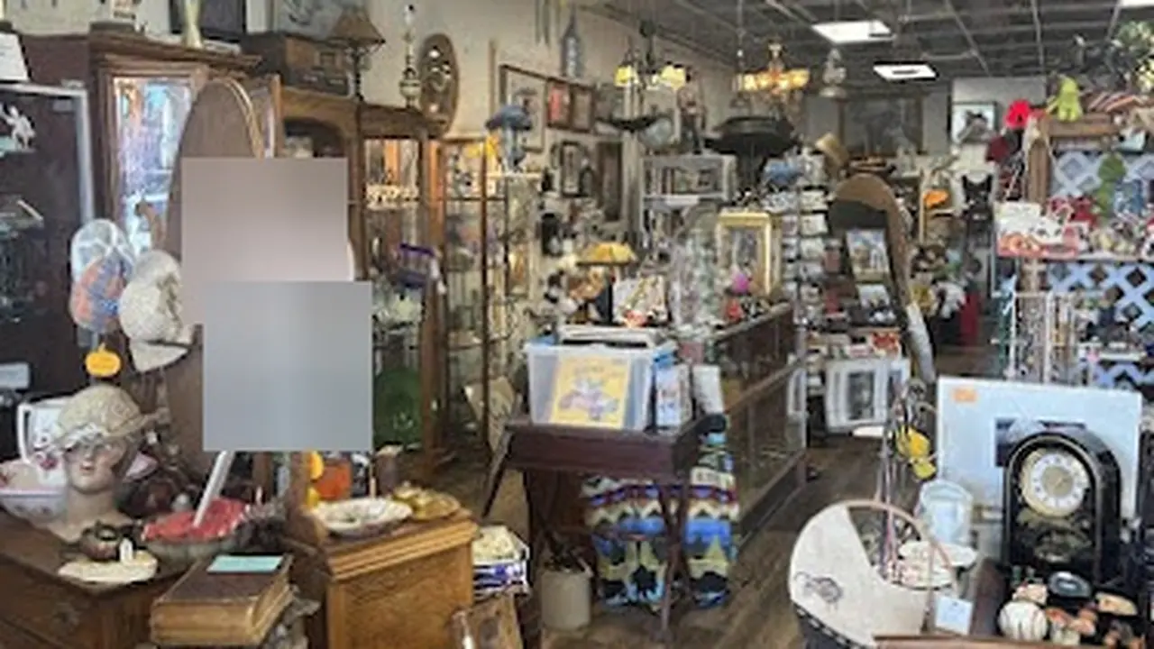 Consignment store in Littleton, Colorado: Antique Attic