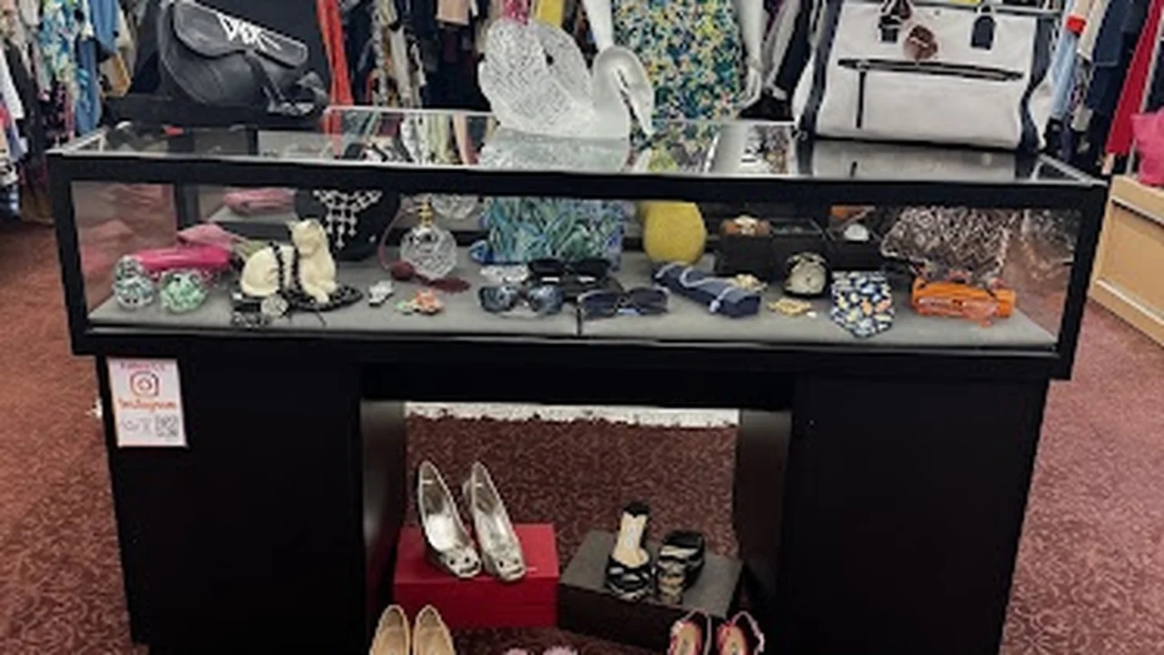 Consignment store in Tuckahoe, New York: Antiques & Consignments on the Square