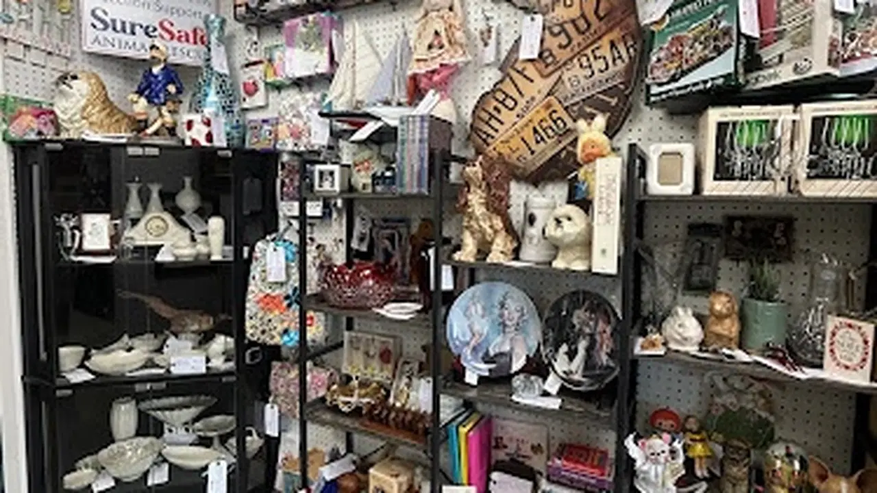 Consignment store in Hammonton, New Jersey: Antiques Trading Post Antique Mall