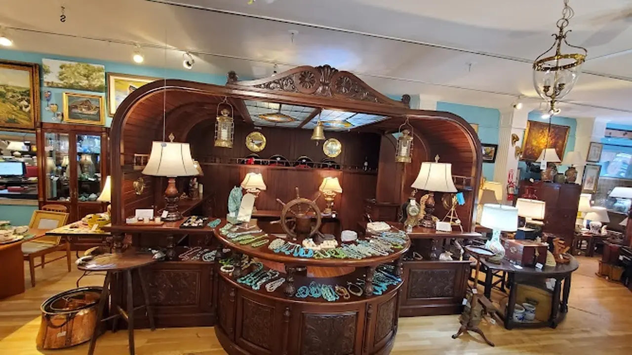 Consignment store in La Jolla, California: Ark Antiques